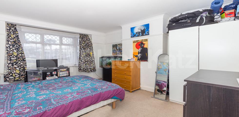 			APS School Catchment!, 5 Bedroom, 1 bath, 1 reception House			 Durnsford Road, MUSWELL HILL